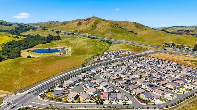 A modern Fairfield residential neighborhood showcasing the type of spacious, well-maintained homes available at Solano price points.