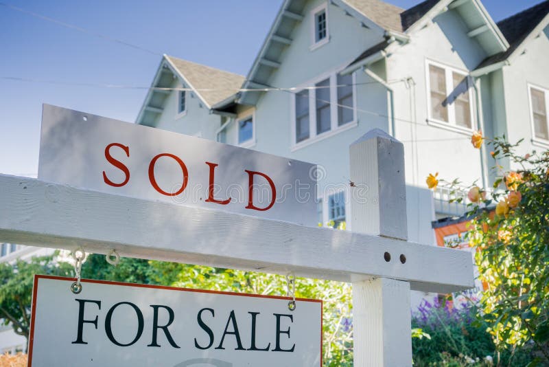 A California suburban home with a sold sign, illustrating a first-time buyer’s new purchase