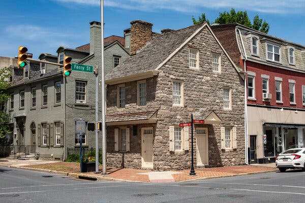 Sonia Castro Broker and Sunny Curb Appeal Team member in Easton PA