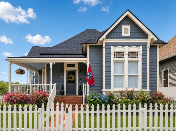 Modern suburban home in a Nashville neighborhood