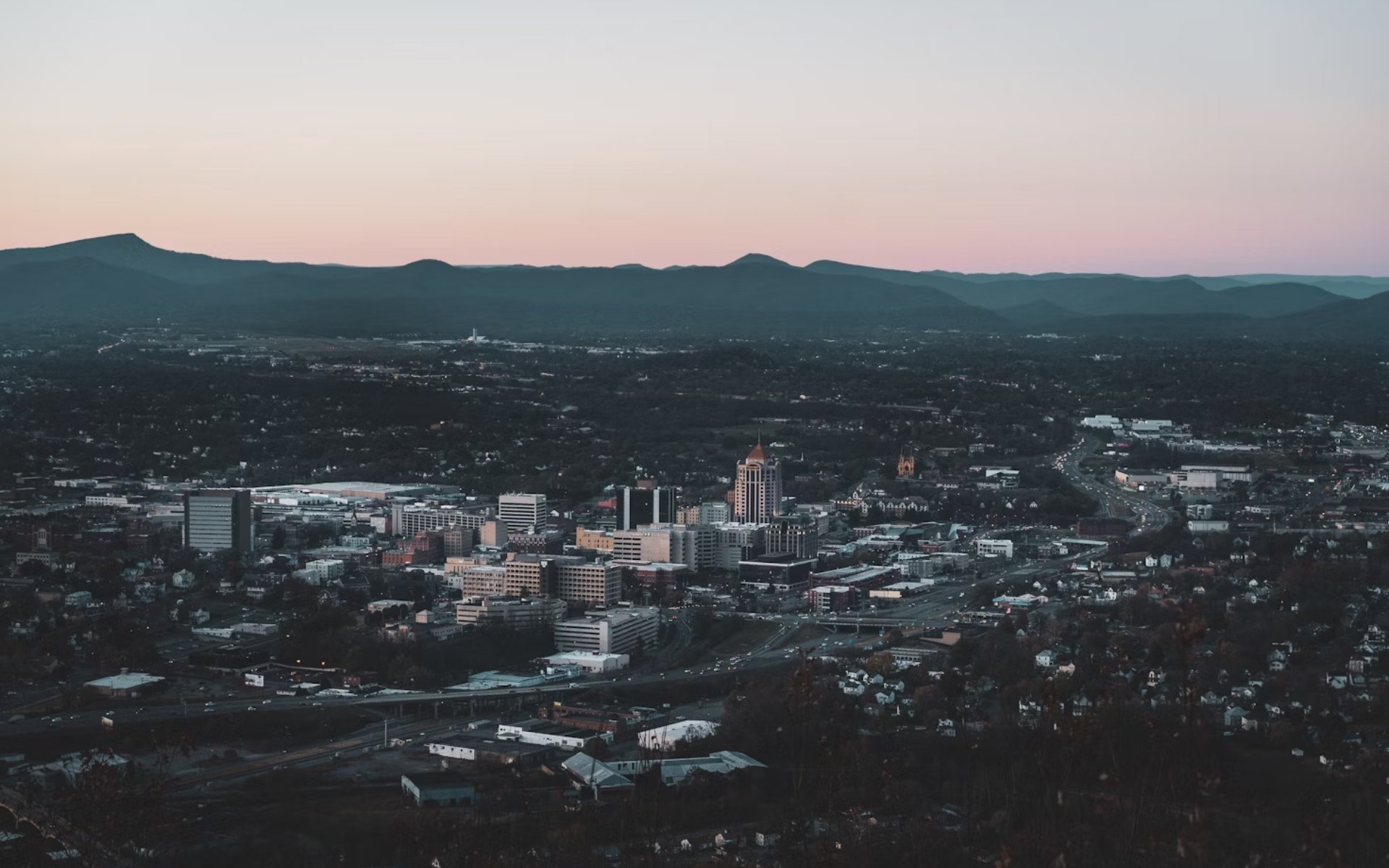 Roanoke Virginia downtown and mountains