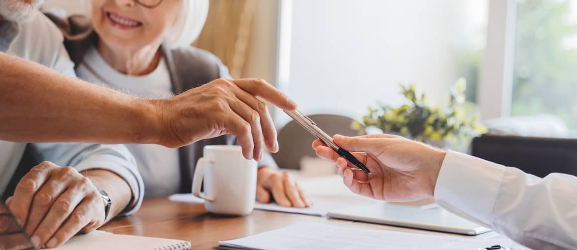 homebuyer signing closing documents